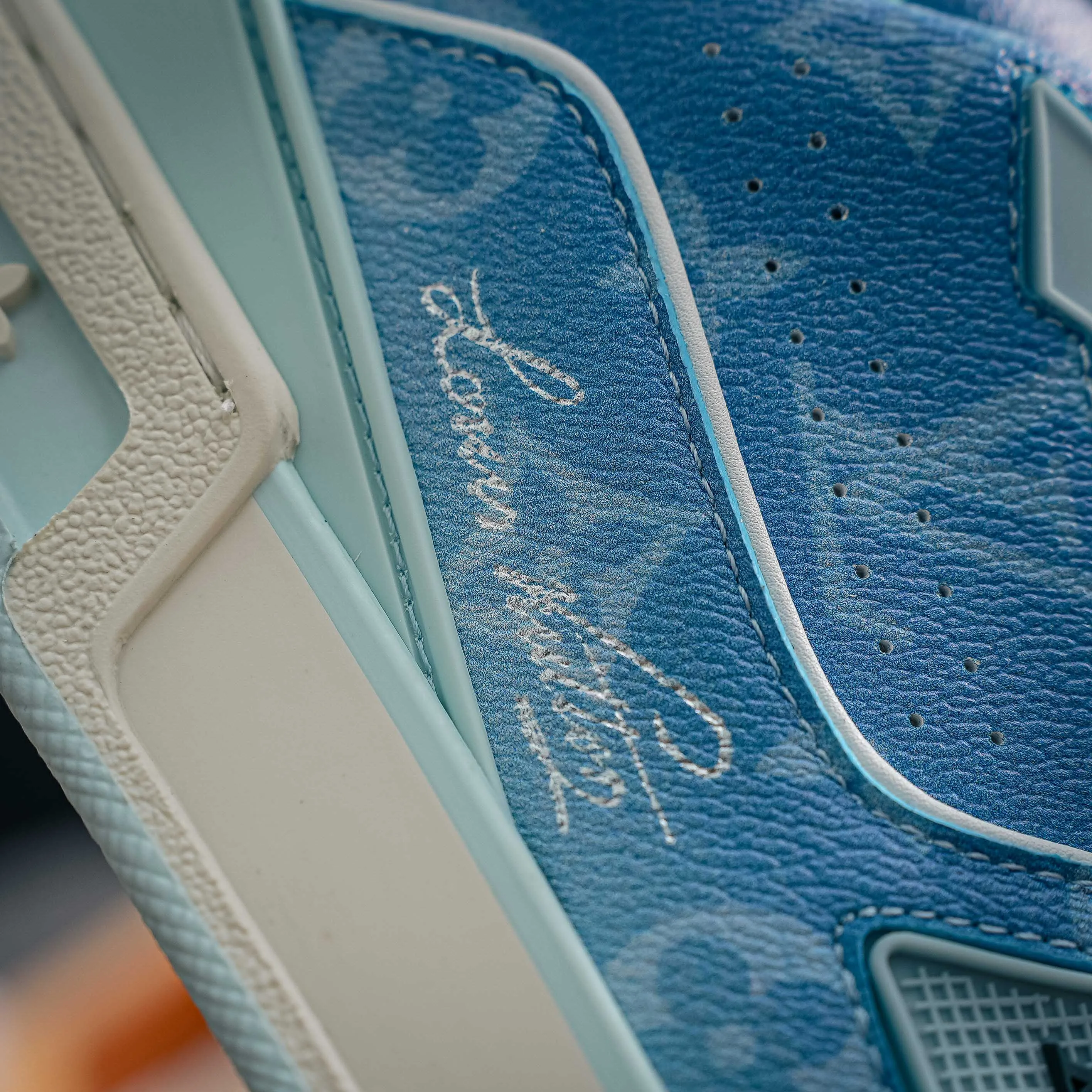 # LV- - trainer 2026 New Arrival 1：1 ！！ Shoes Cowhide Leather ， LOGO ， Breathable ， 。